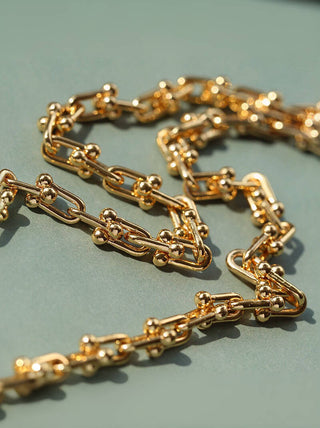 Artisan-Crafted Classic Horseshoe Clasp Necklace - AROSÈ