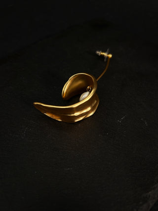 Solitary Vintage Scroll Leaf Earring - AROSÈ