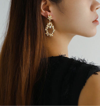 Regal Vintage Lightweight Luxury Vine Pearl Earrings - AROSÈ