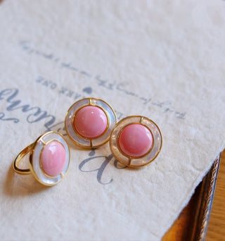 Chic Round Earrings with White Mother-of-Pearl and Pink Lip Shell - AROSÈ