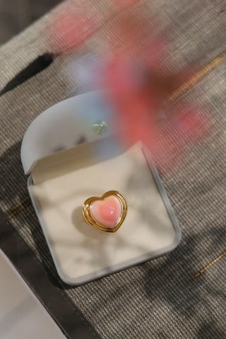 Sterling Silver Ring Plated with 22K Gold and Pink Lip Shell - AROSÈ