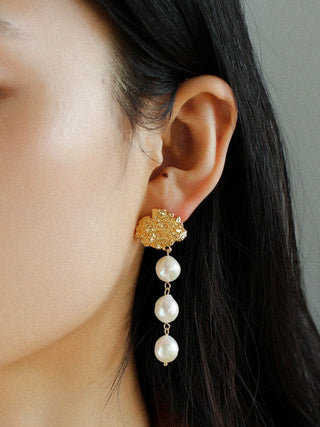 Lava Handcrafted Crinkled Pearl Earrings - AROSÈ