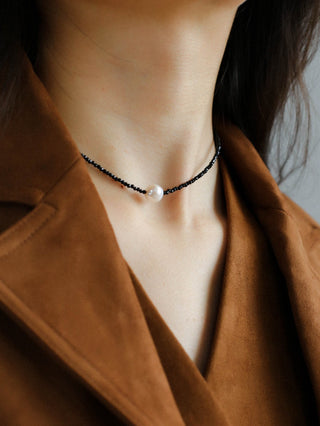 Midnight Elegance Black Crystal and Pearl Necklace - AROSÈ