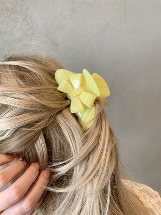 Graceful Bow Shark Hair Clip